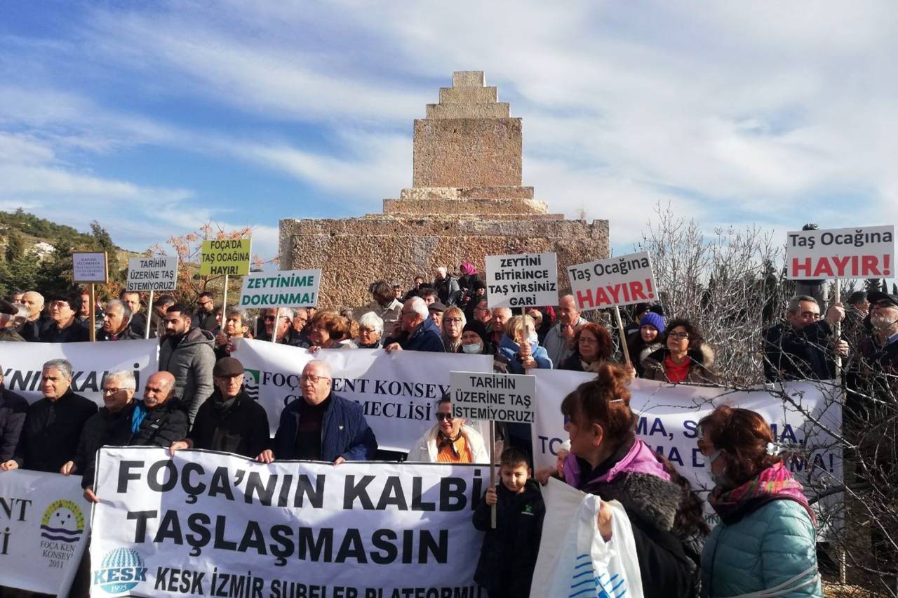 Foçalı çevreciler ve muhtarlardan Çevre Bakanlığına dilekçe: Taş ocağı ruhsatları yenilenmesin
