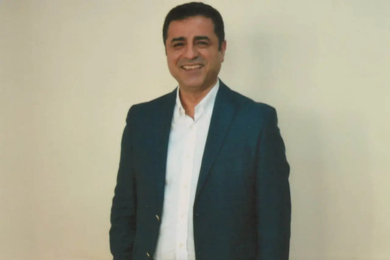 Selahattin Demirtaş'tan komedyen Deniz Göktaş’a mektup: ‘Koltuğuma göz dikmeni takdirle karşıladım.