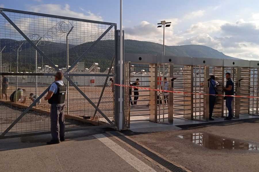Yunanistan'a mülteci kampları için verilen fonlara inceleme: İnşaat işlerinin ihalesiz verilmesi araştırılacak