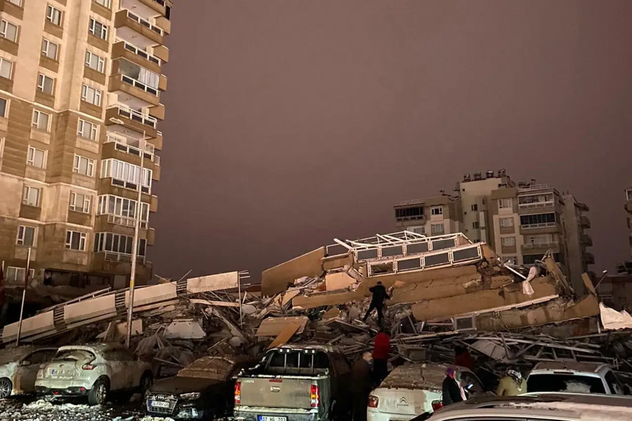 Deprem davasında kamu görevlilerine zamanaşımı gerekçesi açıklandı | Ceza hukukçusu Prof. Dr. Sözüer'den "açık çelişki" eleştirisi