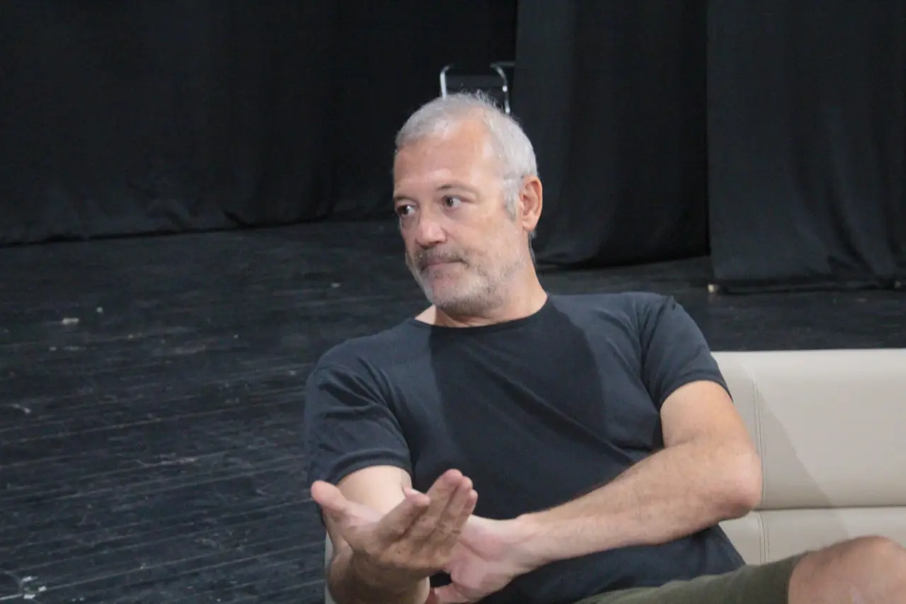 Levent Üzümcü, İzmir Şehir Tiyatroları Genel Sanat Yönetmenliği’nden istifa etti