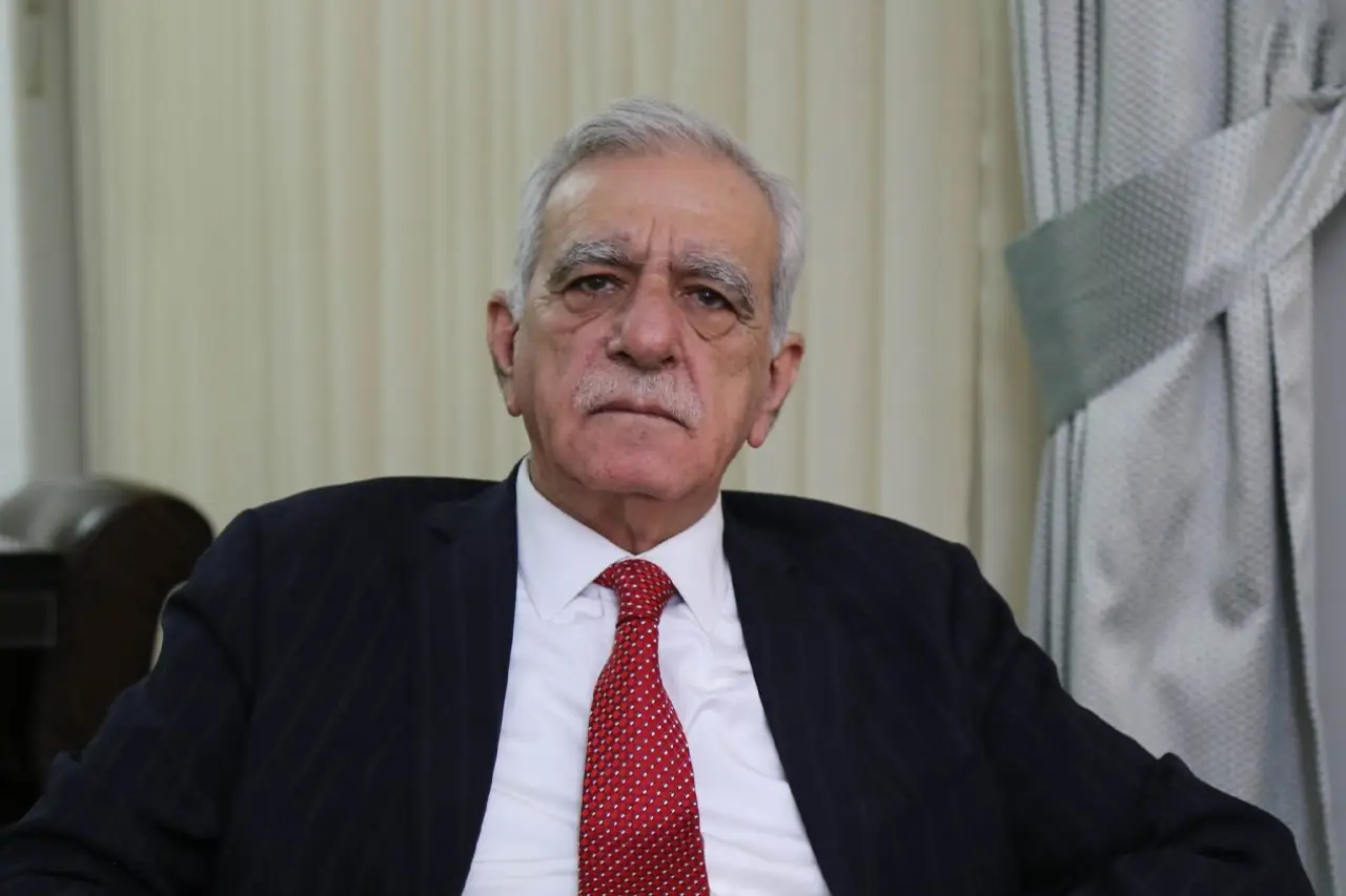 Ahmet Türk’ün Belediye Başkanlığına dönmesi bekleniyordu: Bakanlık kayyım süresini 2 ay daha uzattı