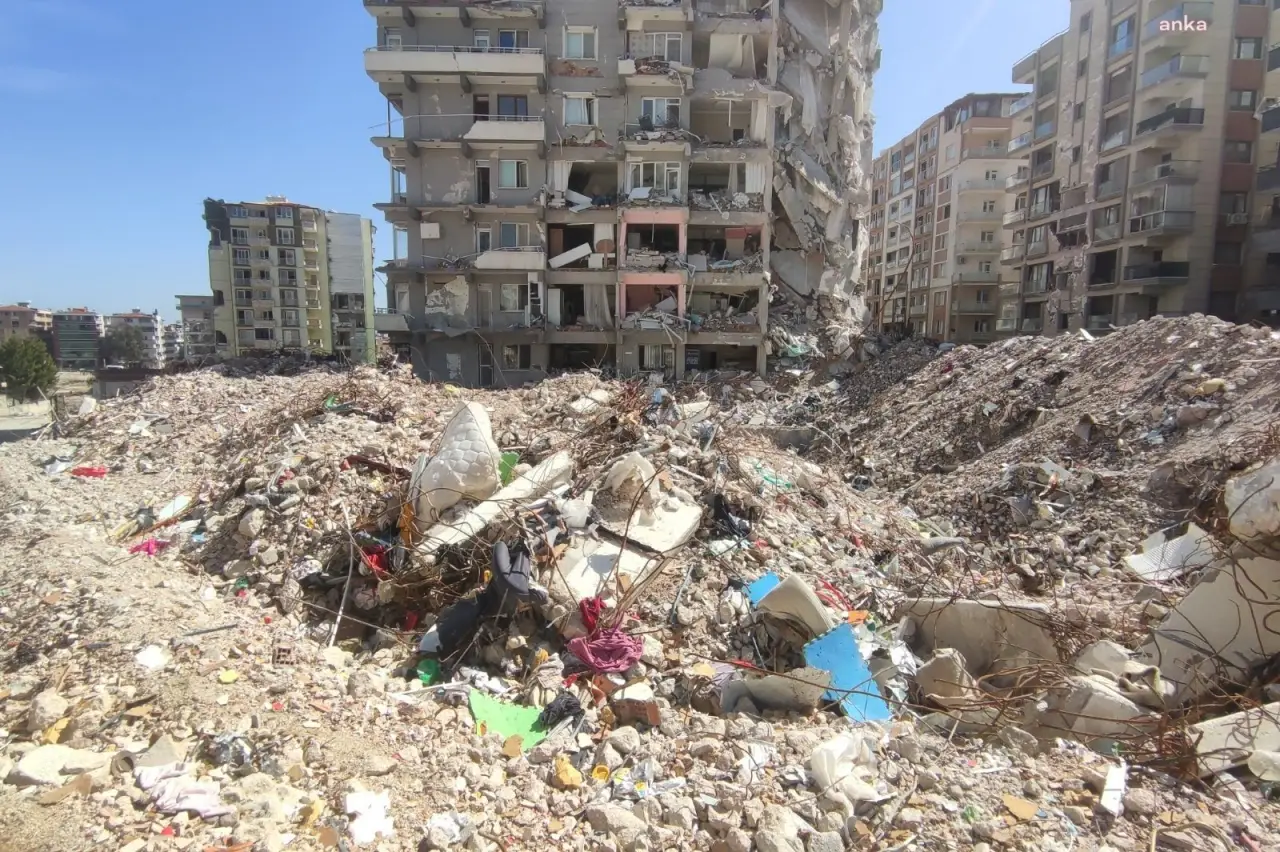 Adana'da Belük Apartmanı davası: Savcı mütalaasında sanıklar için 22 yıl 6'şar aya kadar hapis istedi