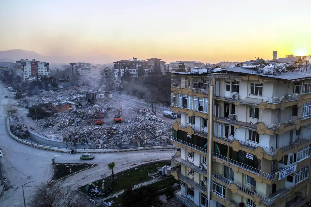 Eğitim Sen deprem raporu: Konteyner sınıflar, okul terki ve öğretmen göçü derinleşiyor