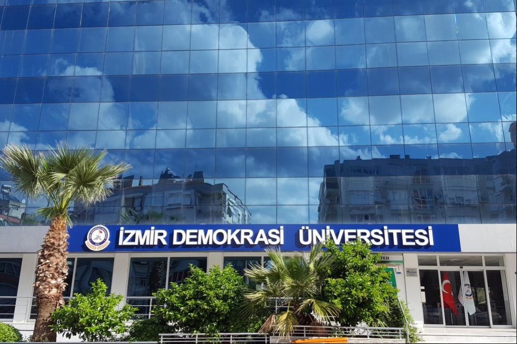 İzmir Demokrasi Üniversitesi'nin açtığı dava reddedildi: Mah