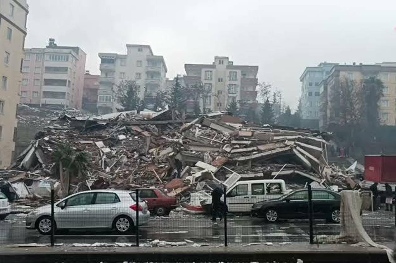 Depremde yıkılan MCG Tower davasında bir erteleme daha: 'Mazeret değil, adalet istiyoruz'