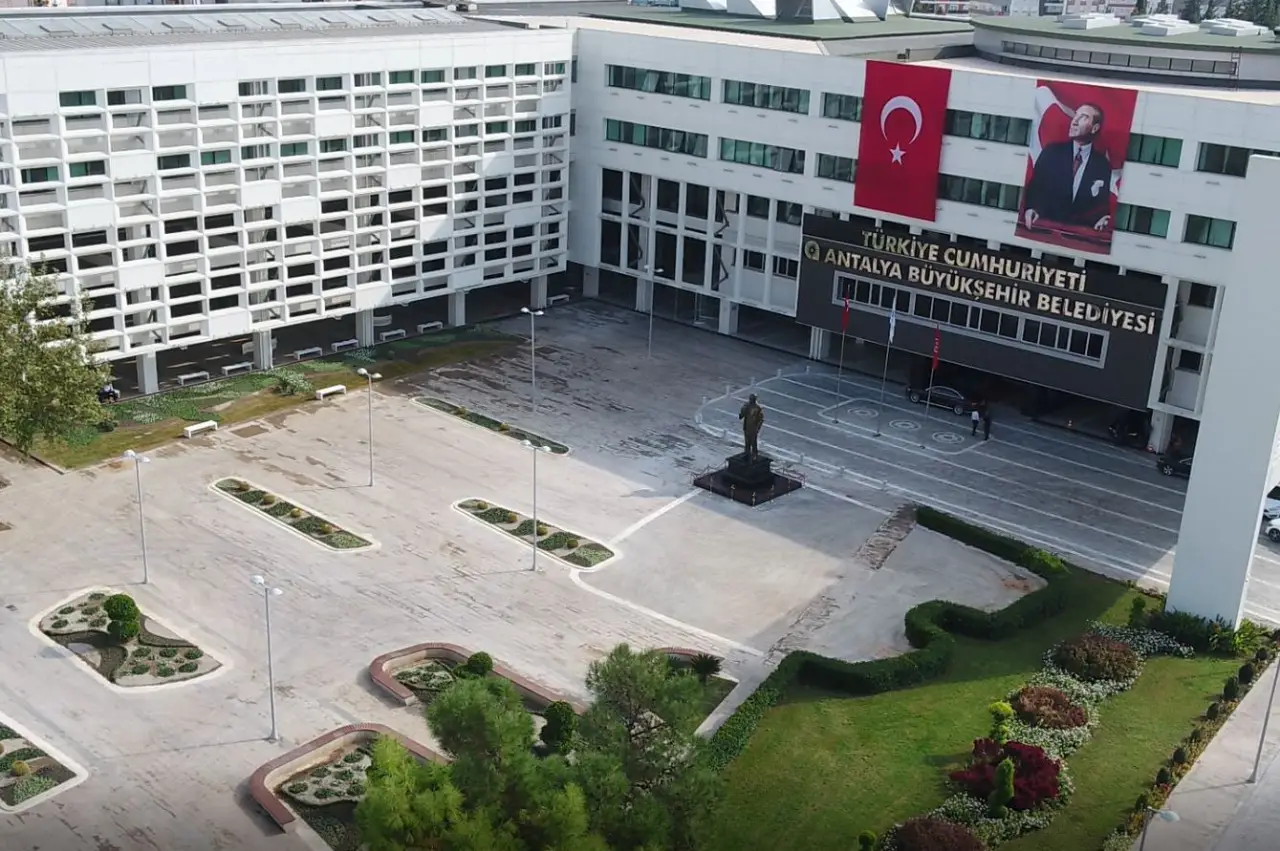 Antalya Büyükşehir Belediyesine yeni operasyon: 3 kişi gözaltına alındı