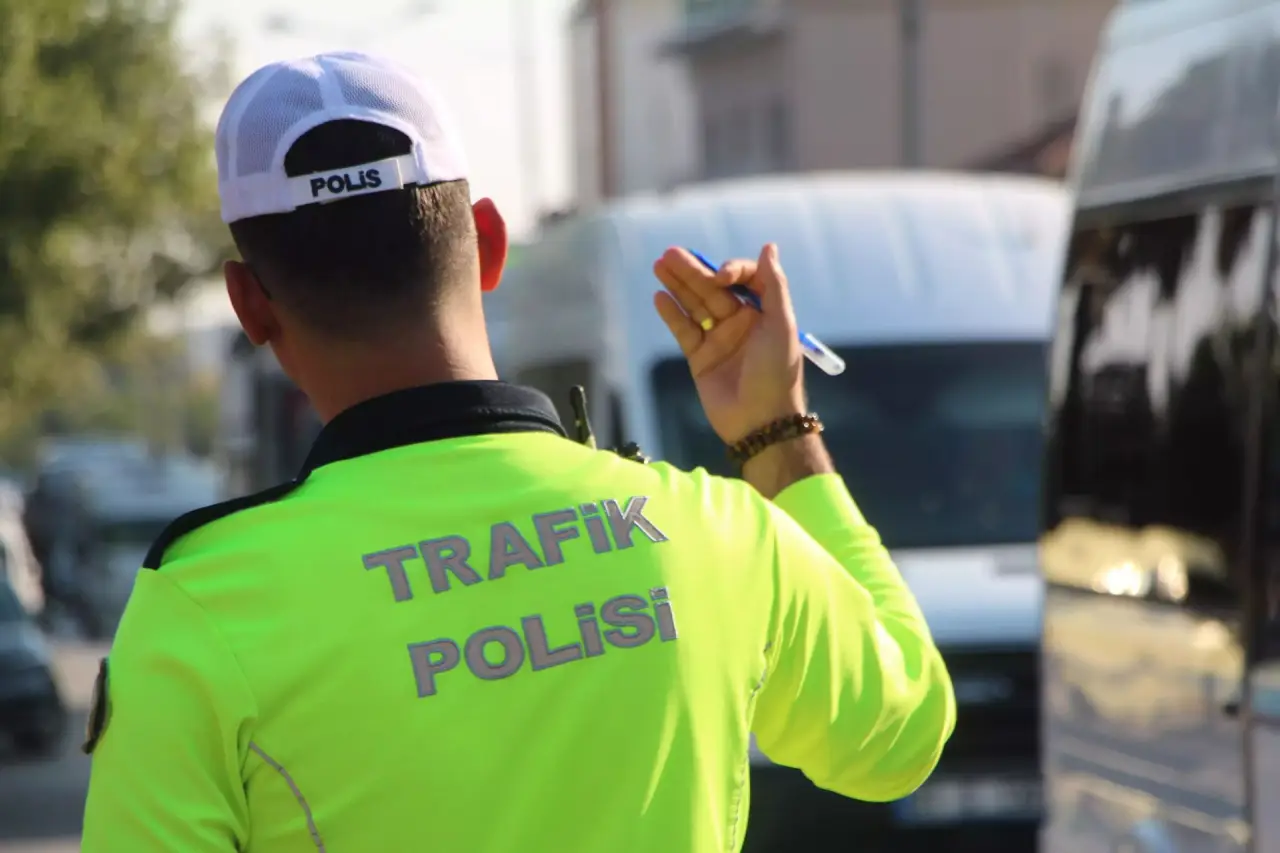 İstanbul'da 3 ilçede bazı yollar yarın trafiğe kapatılacak