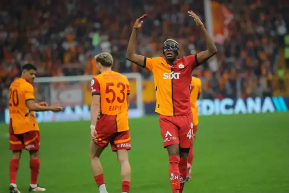 Osimhen için transfer ateşini yakan sözler: "Kulüp değiştirmek üzere"