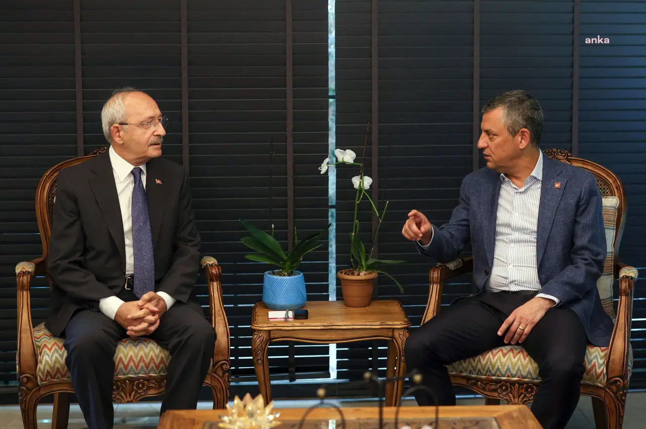 Özgür Özel “yeni kurultay” dedi: CHP’nin yol haritasına göre süreç nasıl işleyecek?