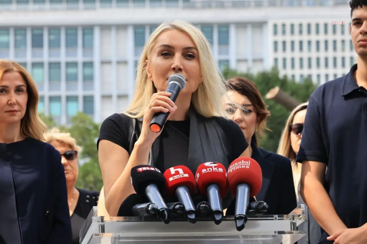 Dilek İmamoğlu'ndan Silivri'de adalet çağrısı: 'Kaybedilecek bir saatimiz bile yok'