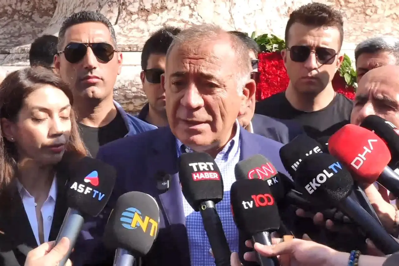 Gürsel Tekin CHP İstanbul İl Başkanlığı görevinden alındı
