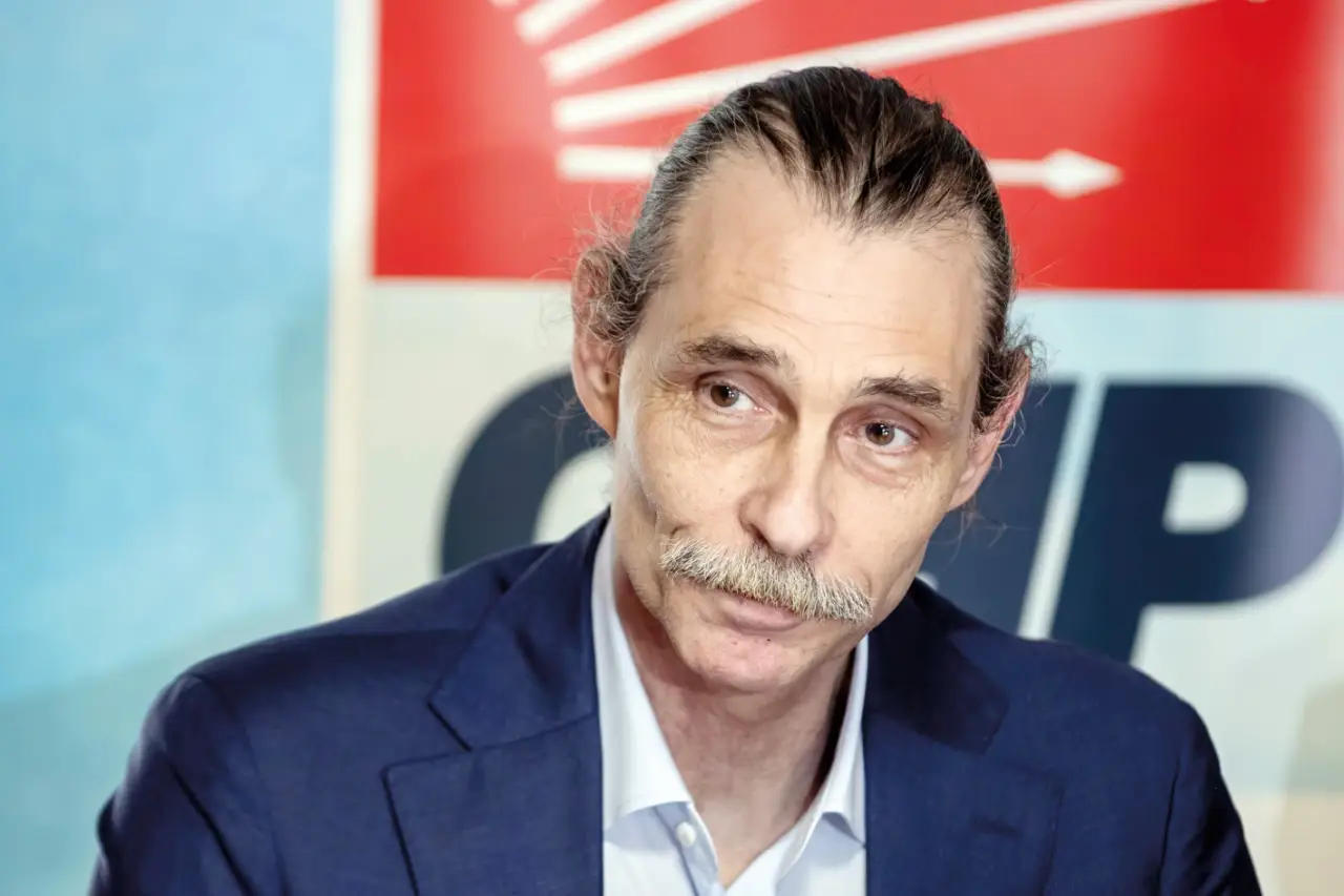 Etimesgut Belediyesine operasyon: Belediye Başkanı Erdal Beşikçioğlu gözaltına alındı
