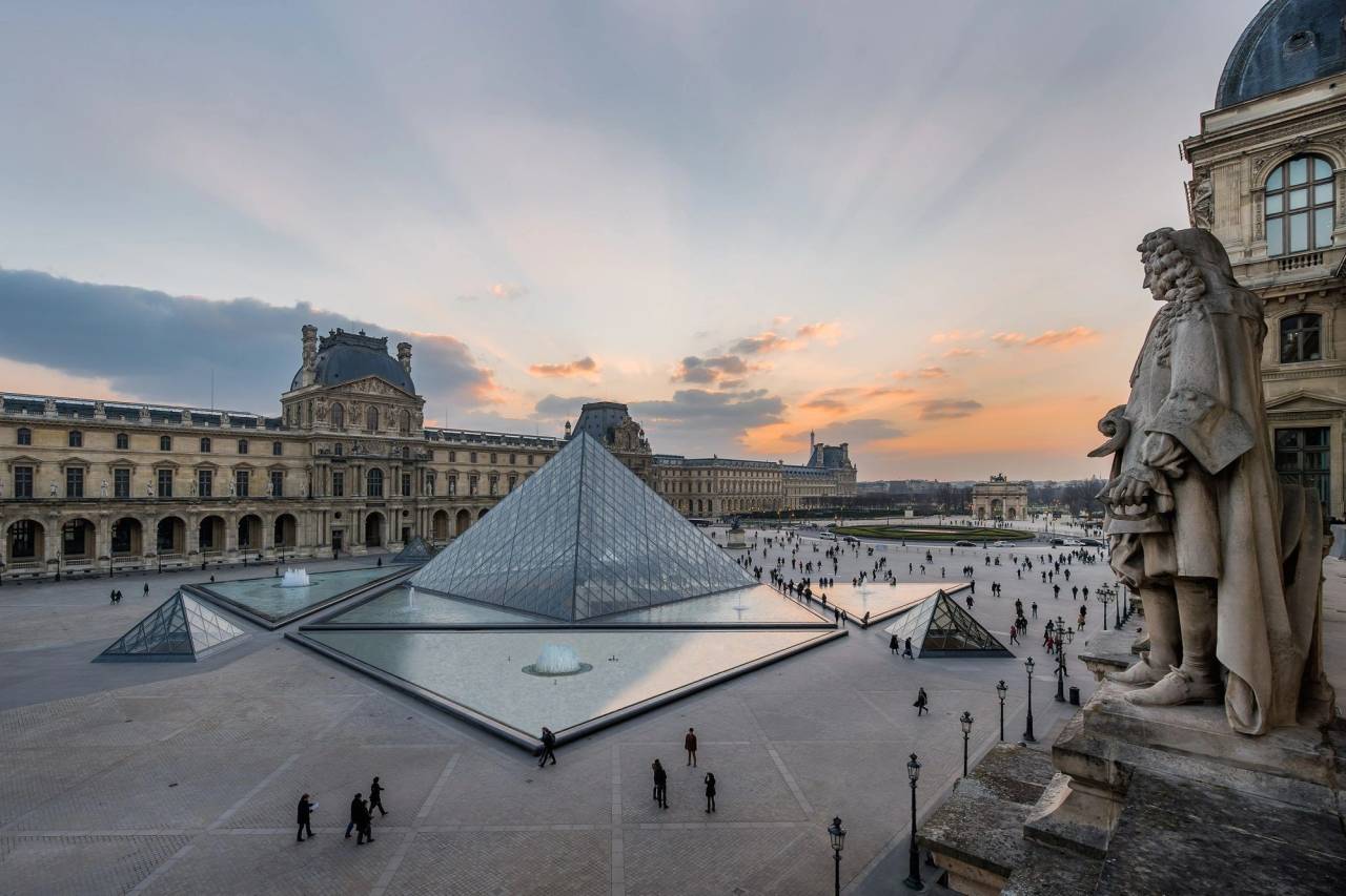 Louvre Müzesi aşırı sıcaklar nedeniyle ziyarete erken kapatılacak
