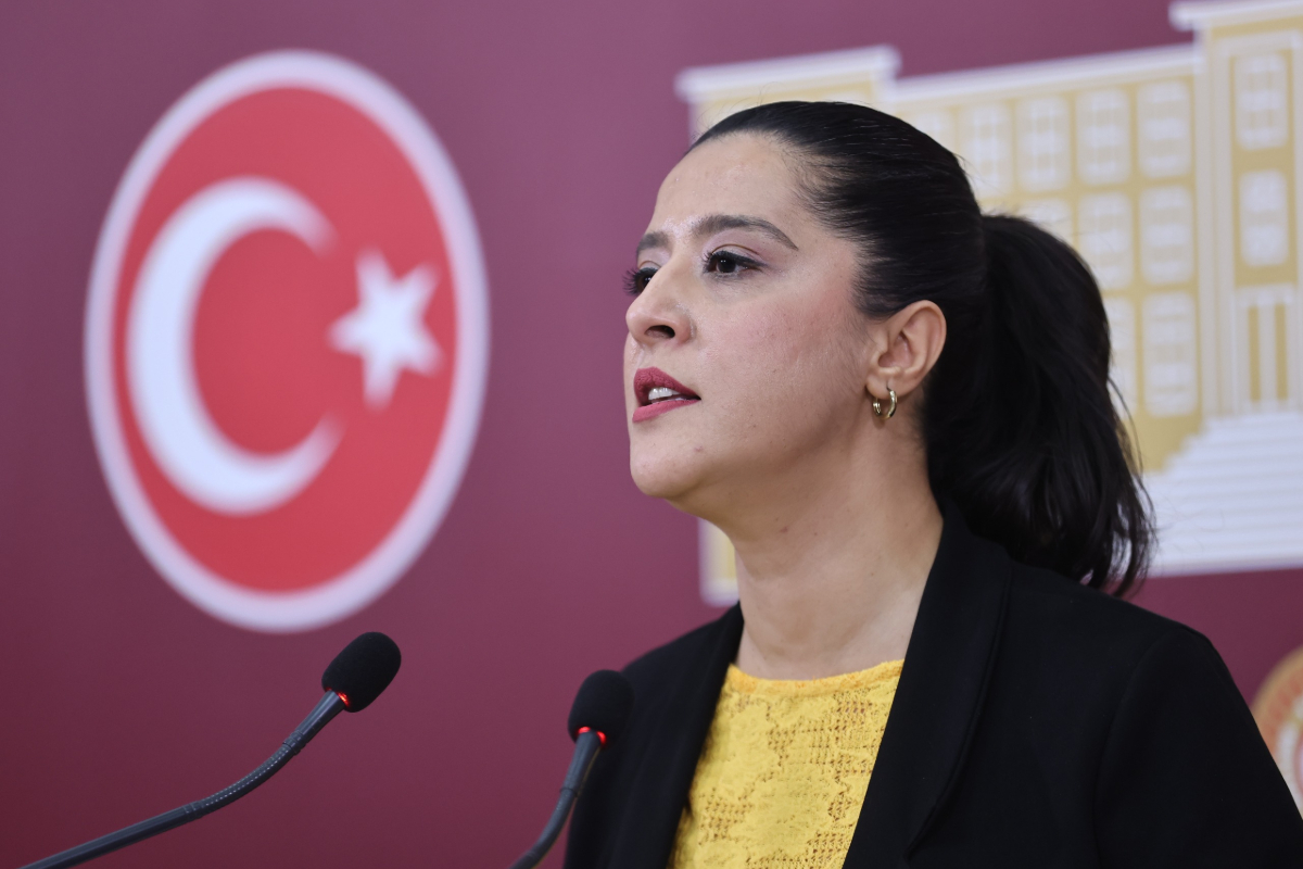 Aynı masada farklı işçiler, ortak dertler: Korku ayrı ayrı yerleşiyorsa, yan yana ses verelim