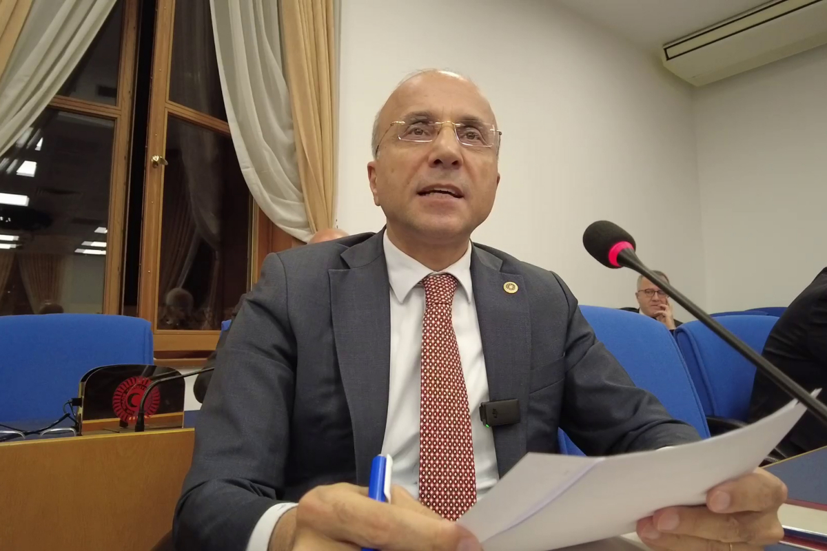 Yeni Partili Aşkın Genç: "Türkiye’de emekçi Almanya’dan fazla çalışıyor, asgari ücret ayın yarısına yetmiyor"