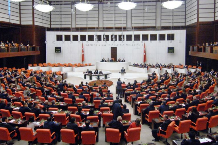Saadet ve DEVA partilerinden ‘erkene alınmış seçim’ tartışmalarına itiraz: ‘Seçimi öne almak Anayasaya karşı bir hile’