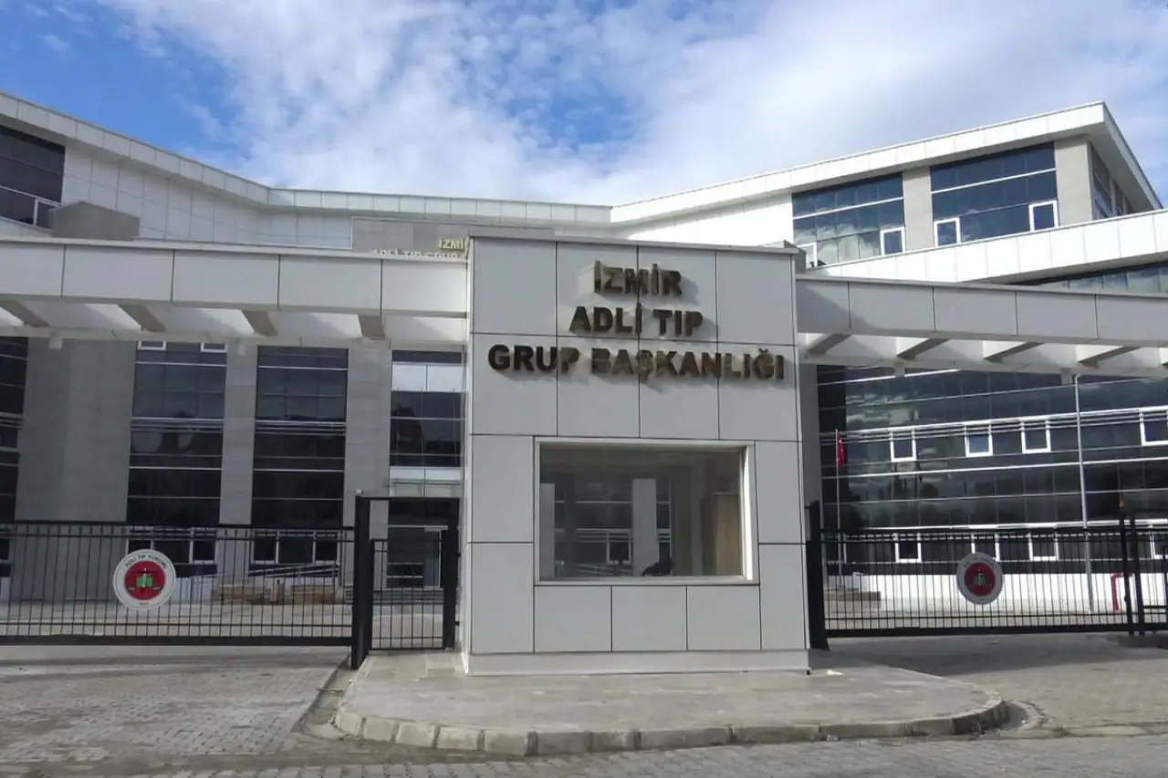 İzmir'de sahile vurmuş cansız bir çocuk bedeni bulundu
