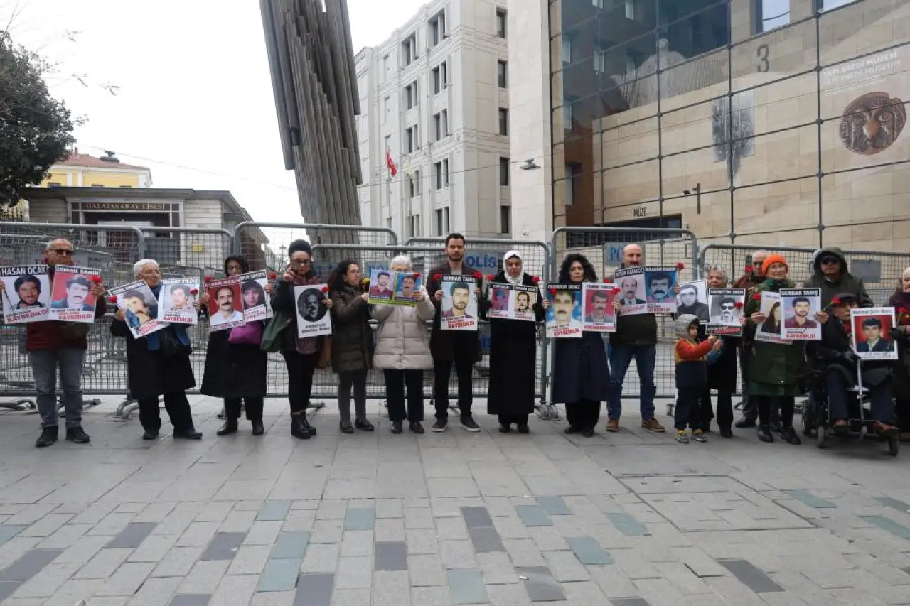 Cumartesi Anneleri bin 88'inci eylemi: 25 yıl önce kaybedilen Tanış ve Deniz için adalet çağrısı