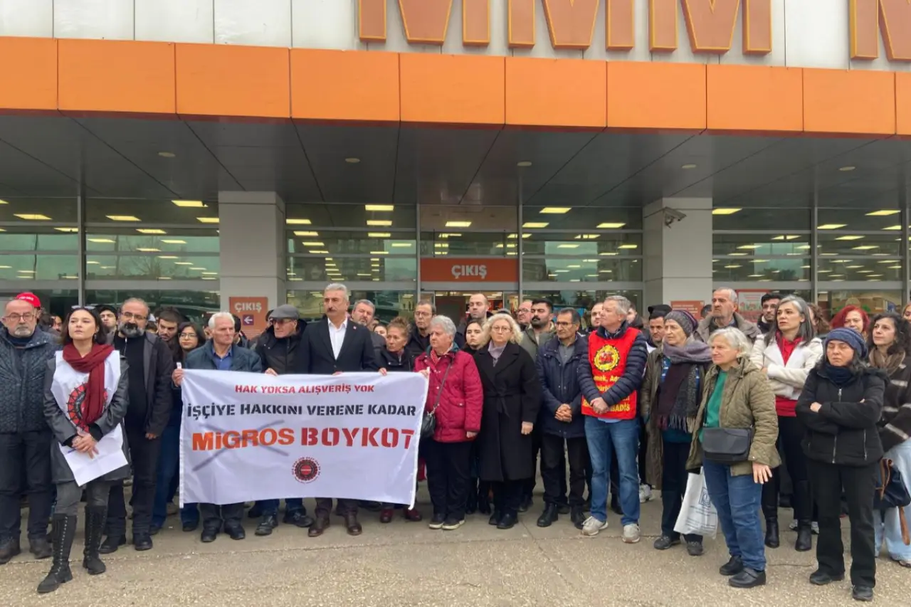 DGD-SEN'den Nilüfer Migros önünde eylem: Taleplerimiz karşılanana kadar mücadele edeceğiz
