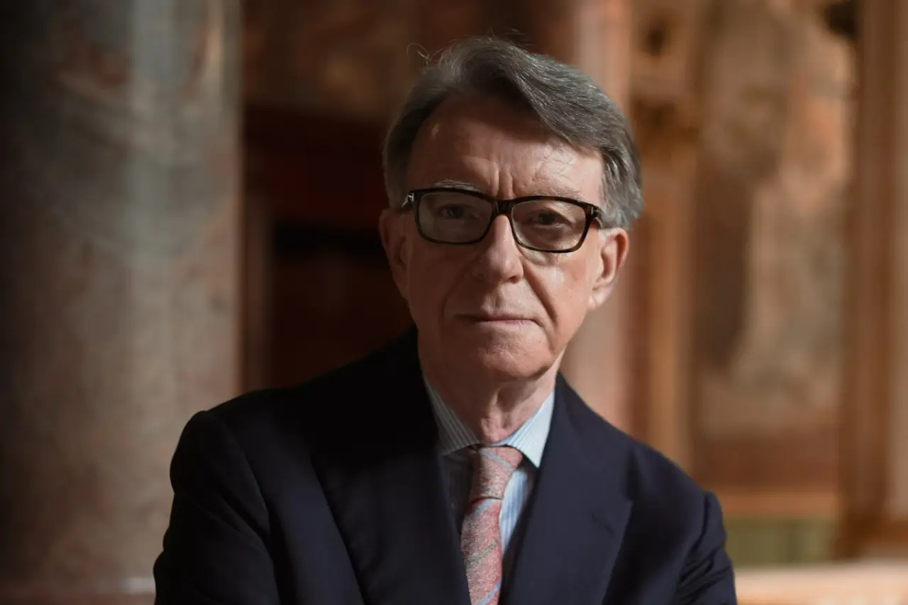 Epstein dosyalarındaki yazışmalar: Mandelson'un Rusya vizesi için yardım teklif ettiği ortaya çıktı