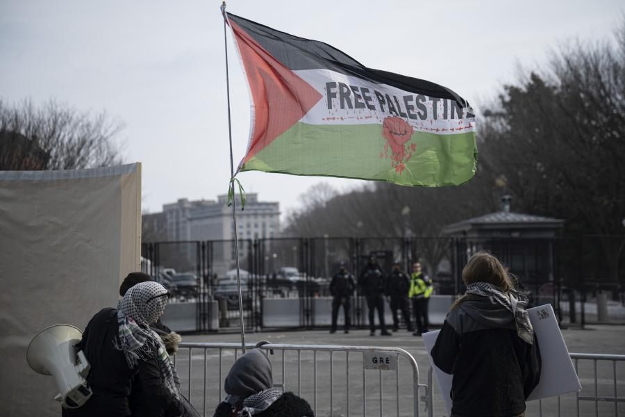 Netanyahu'nun ziyareti Beyaz Saray önünde protesto edildi