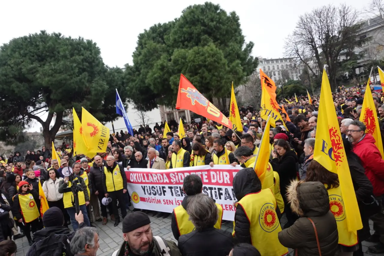 Öldürülen öğretmen Fatma Nur Çelik'in ardından öğretmenler eylemde