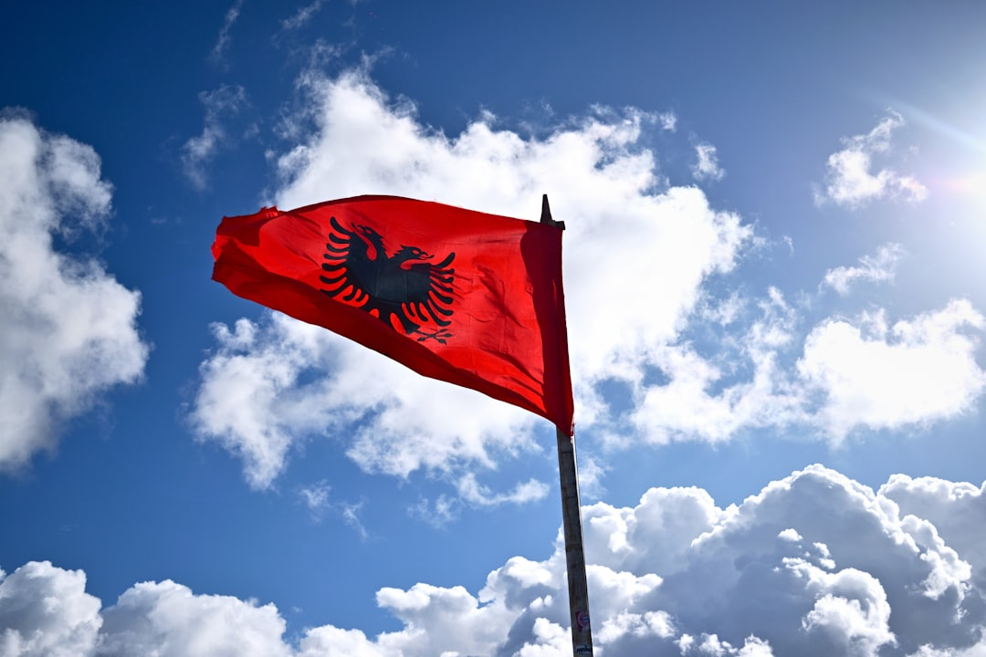 Arnavutluk’ta gençlerin öfkesi sokağa taştı