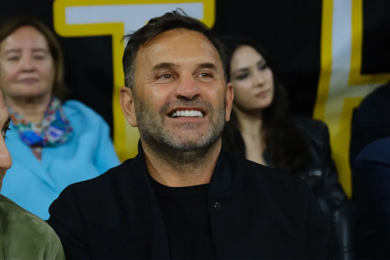 “Galatasaray’la devam” dedi: Okan Buruk, İngiliz devinin teklifini geri çevirdi