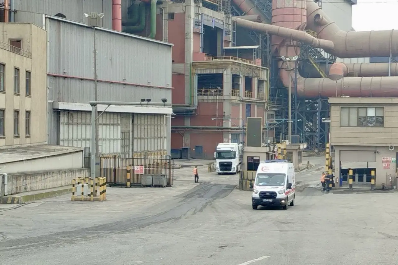 Çolakoğlu Metalurji'de 4 işçi yüksekten düştü: 3 işçi yaşamını yitirdi