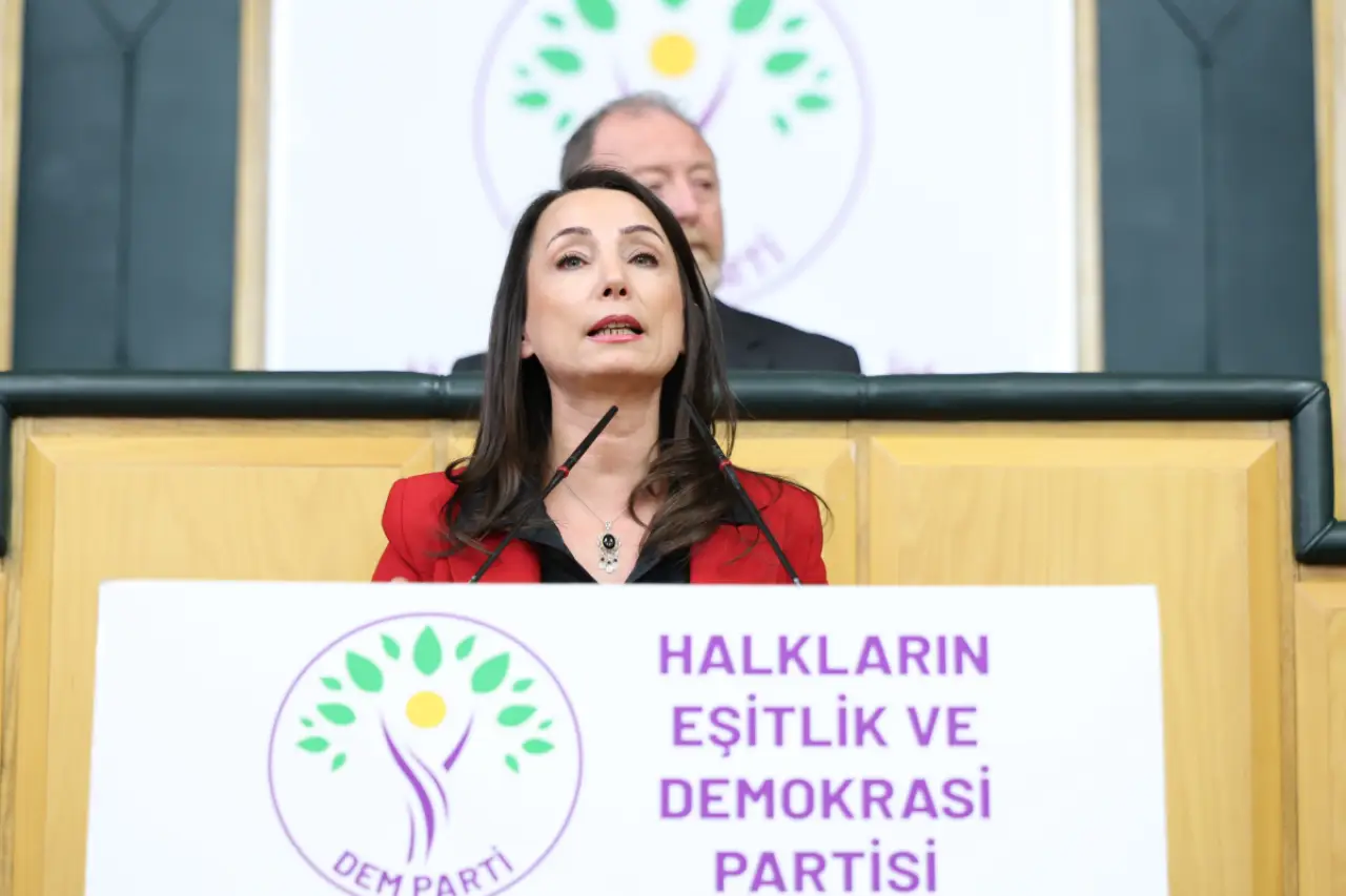 DEM Parti grup toplantısı: Eş Başkan Tülay Hatimoğulları konuşuyor