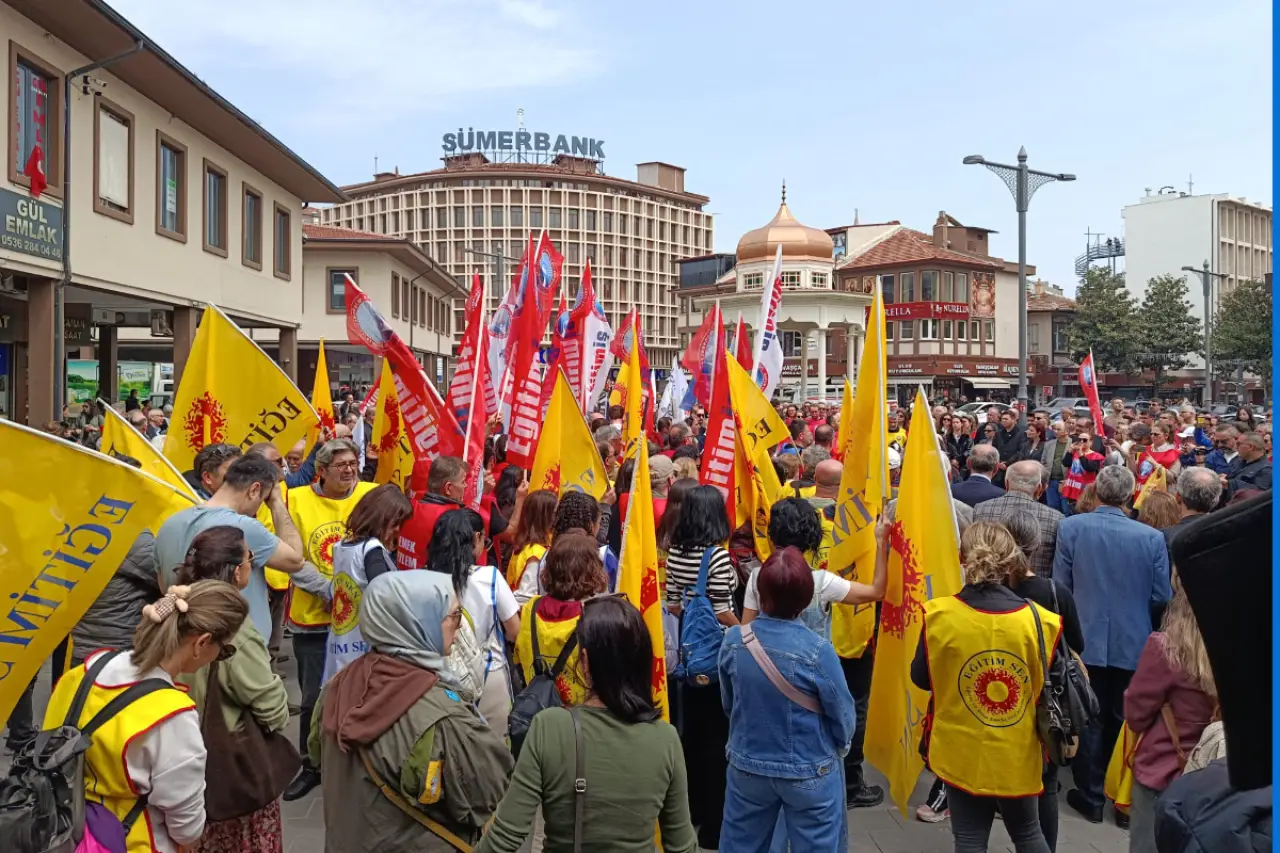 AKP’li Meclis üyesi öğretmenleri hedef aldı, Eğitim Sen tepki gösterdi