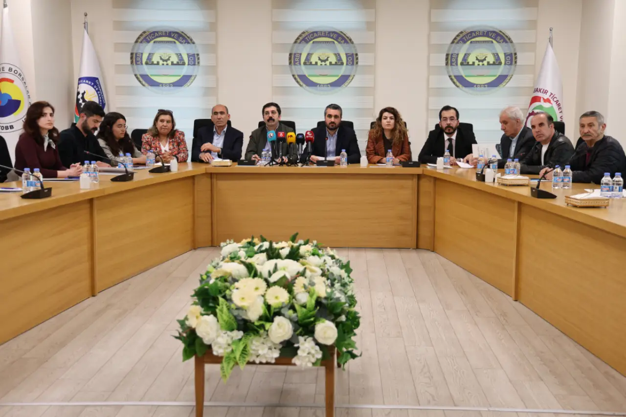 Diyarbakır’dan Kobanê için çağrı: İnsani yardımların geçişi engellenemez