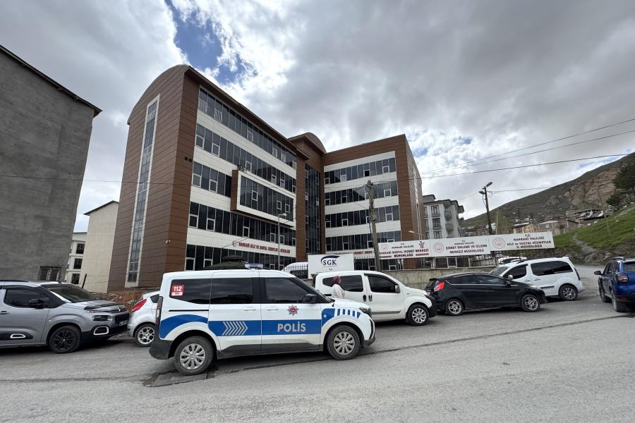 Sağlıkta şiddet: Hakkari'de bıçaklı saldırıya uğrayan psikolog yaralandı