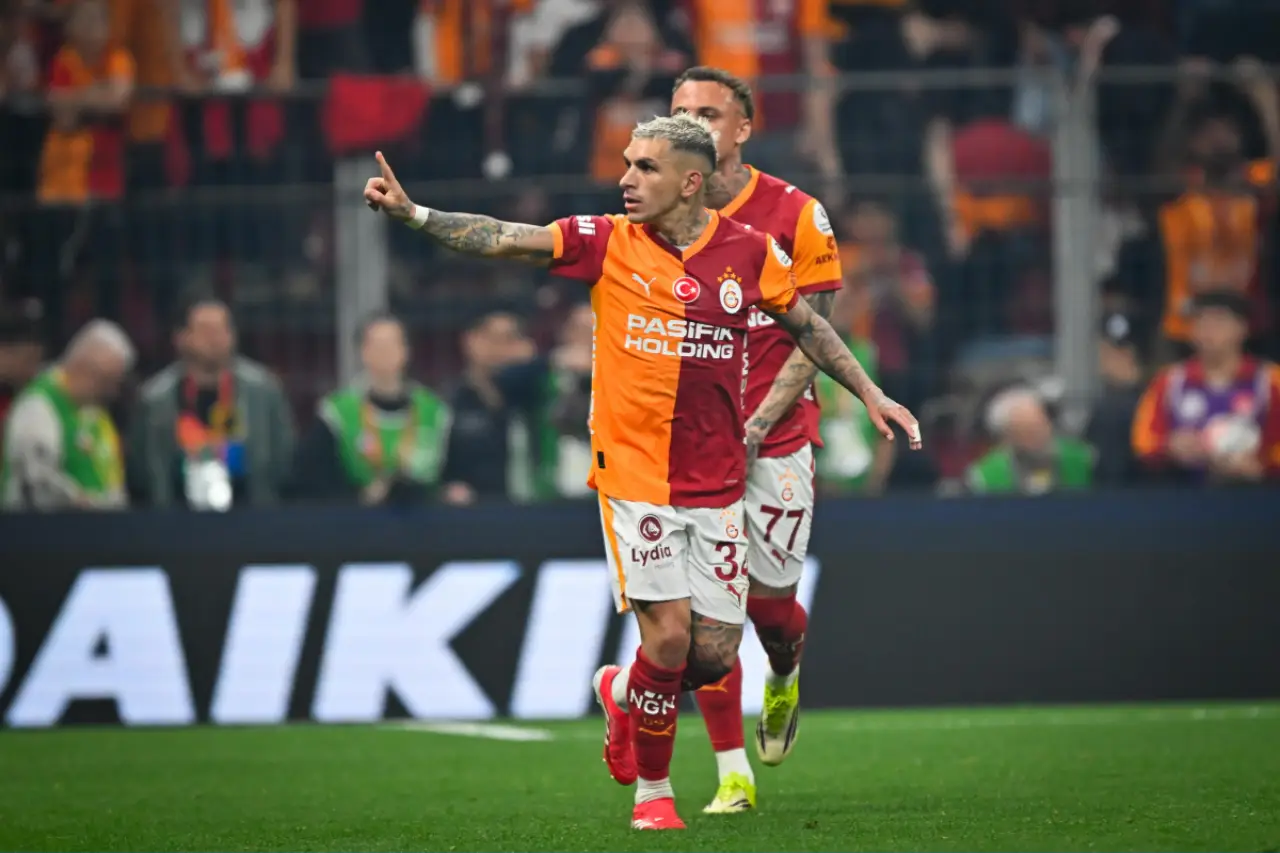 Galatasaraylı oyuncu Torreira'ya Beyoğlu'nda saldırı: Yumruk atan saldırgan gözaltında