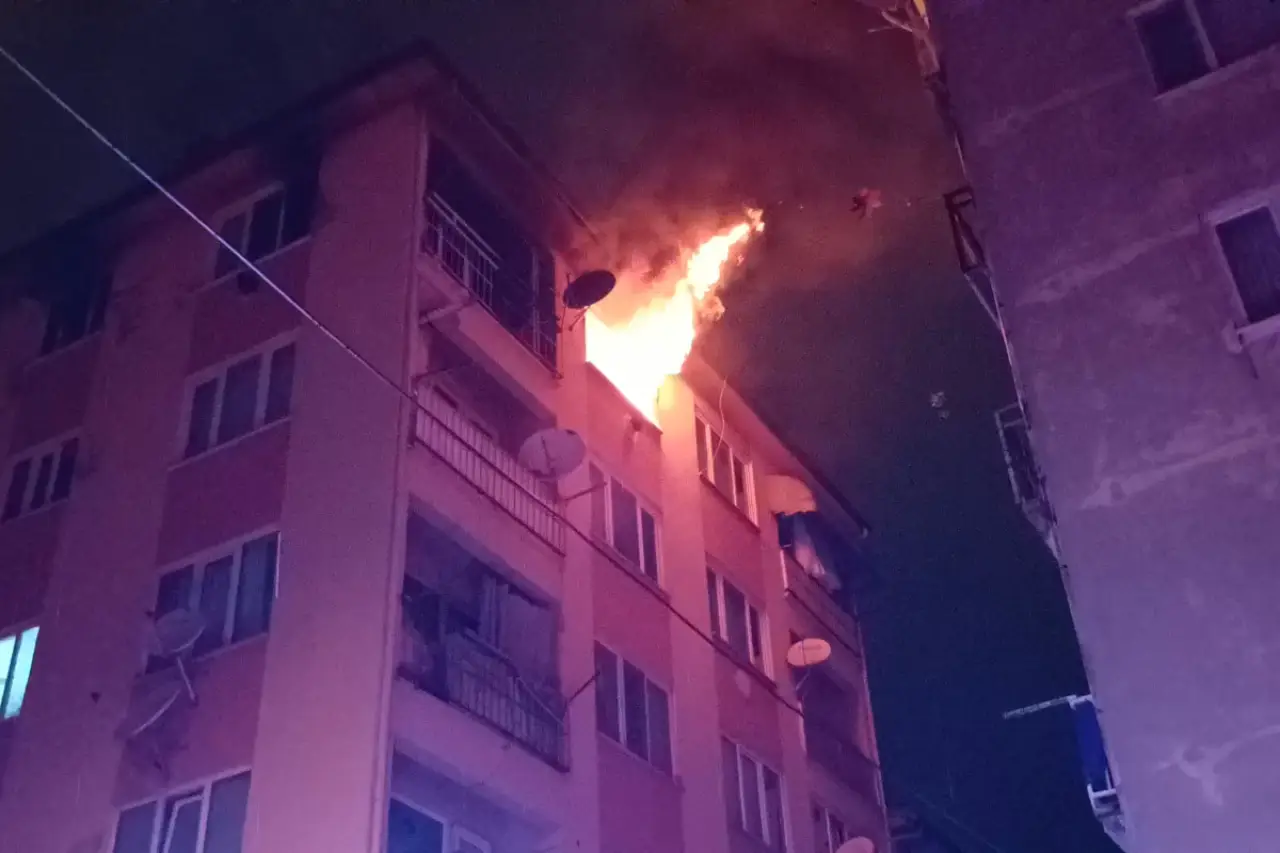 Bursa'da apartman dairesinde yangın: Bina tahliye edildi