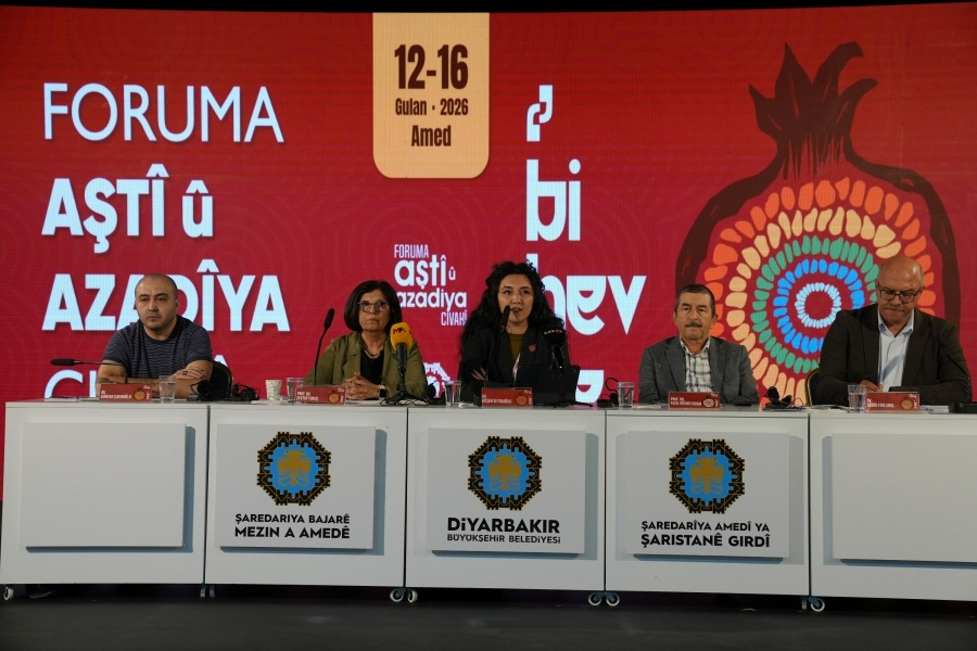 Diyarbakır’da “barışın hukuki zemini” paneli: “Kalıcı barış toplumsal uzlaşıyla mümkün”