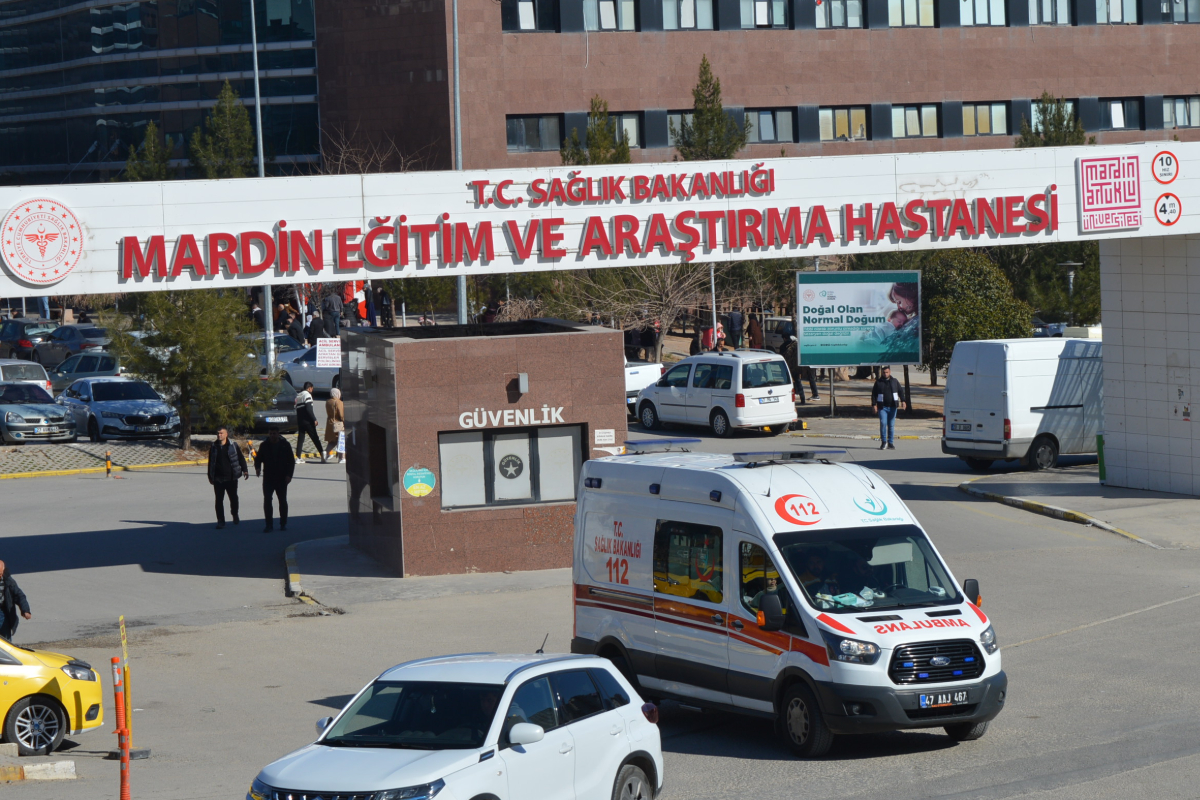 Elektrik direğinden kopan kabloyla temas eden çocuk yaralandı