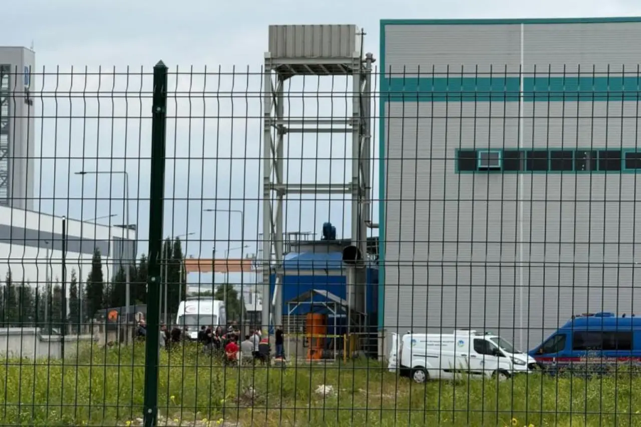 Sakarya'da alüminyum fabrikasında iş cinayeti: Üzerine ağır malzemeler düşen işçi hayatını kaybetti