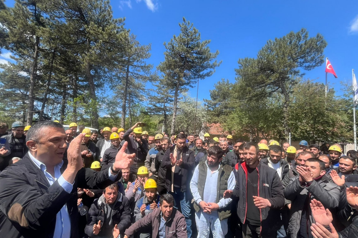 Egetaş’ta direniş üçüncü gününde: İşçiler ücret ve iş güvenliği haklarını istiyor