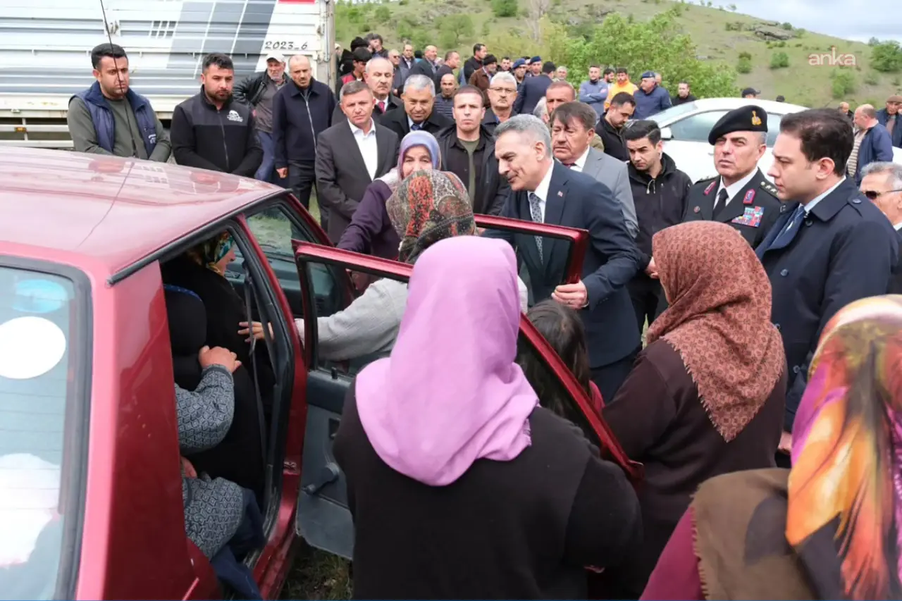 Yozgat'ta öğrenci servisi devrildi: 2'si öğrenci, 3 kişi öldü, 7 öğrenci yaralandı