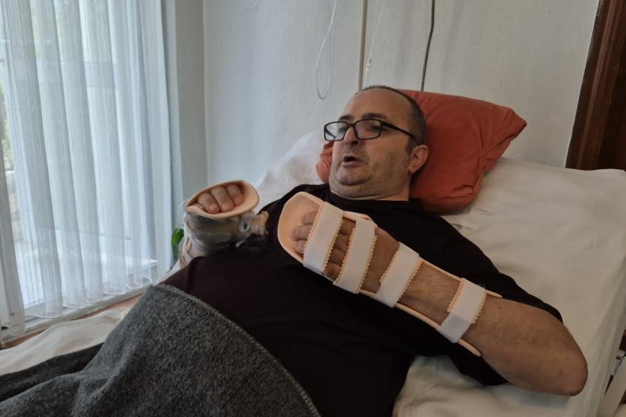 Madende göçük altında kalmıştı. Tedavi olamadığı için yatağa mahkûm kaldı