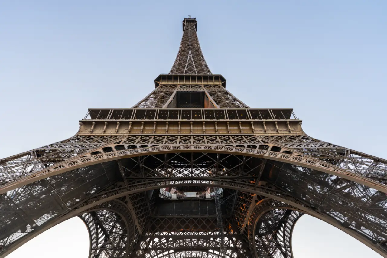 Paris'te Eyfel Kulesi'nde Filistin bayrağı açan 6 kişi gözaltına alındı