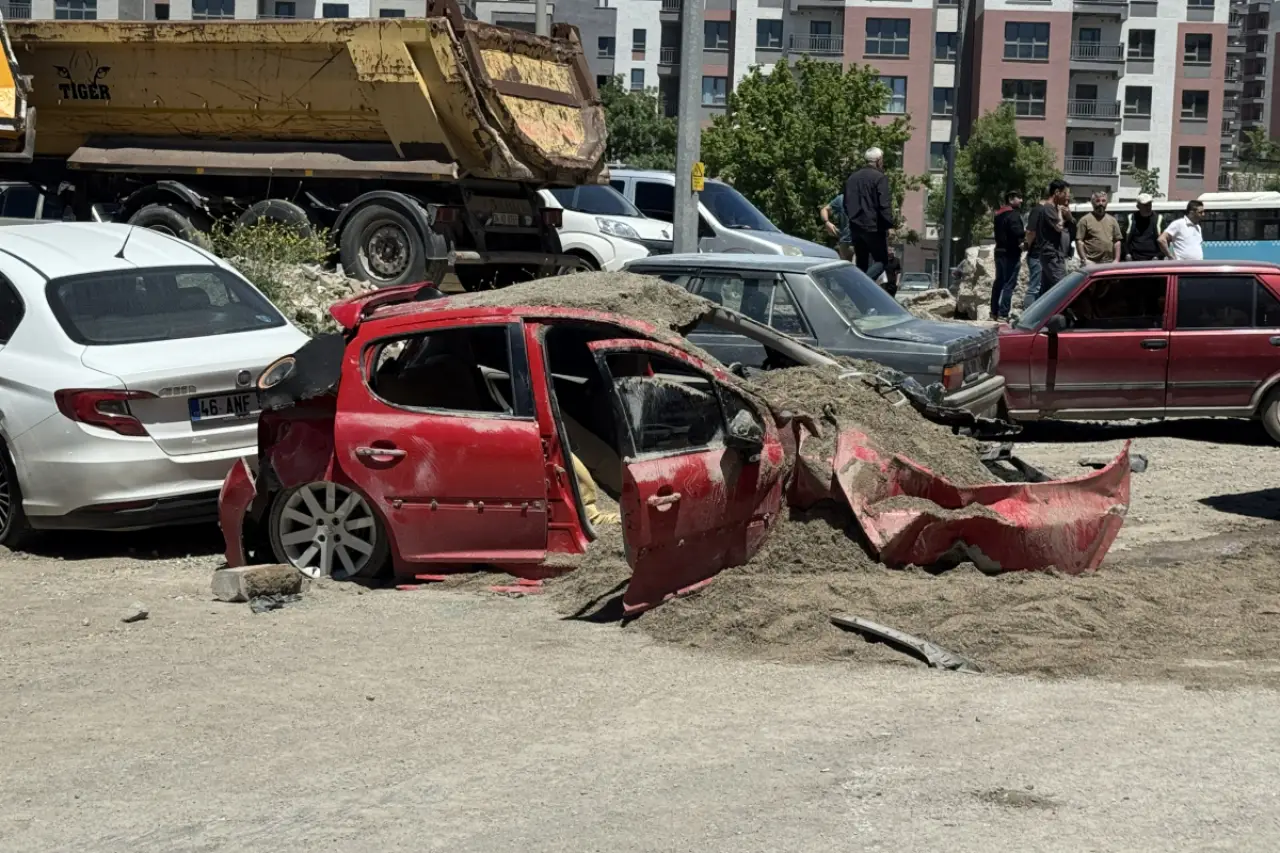 Maraş’ta freni arızalanan kamyon 7 araca çarptı: Kazada 2’si ağır 6 kişi yaralandı