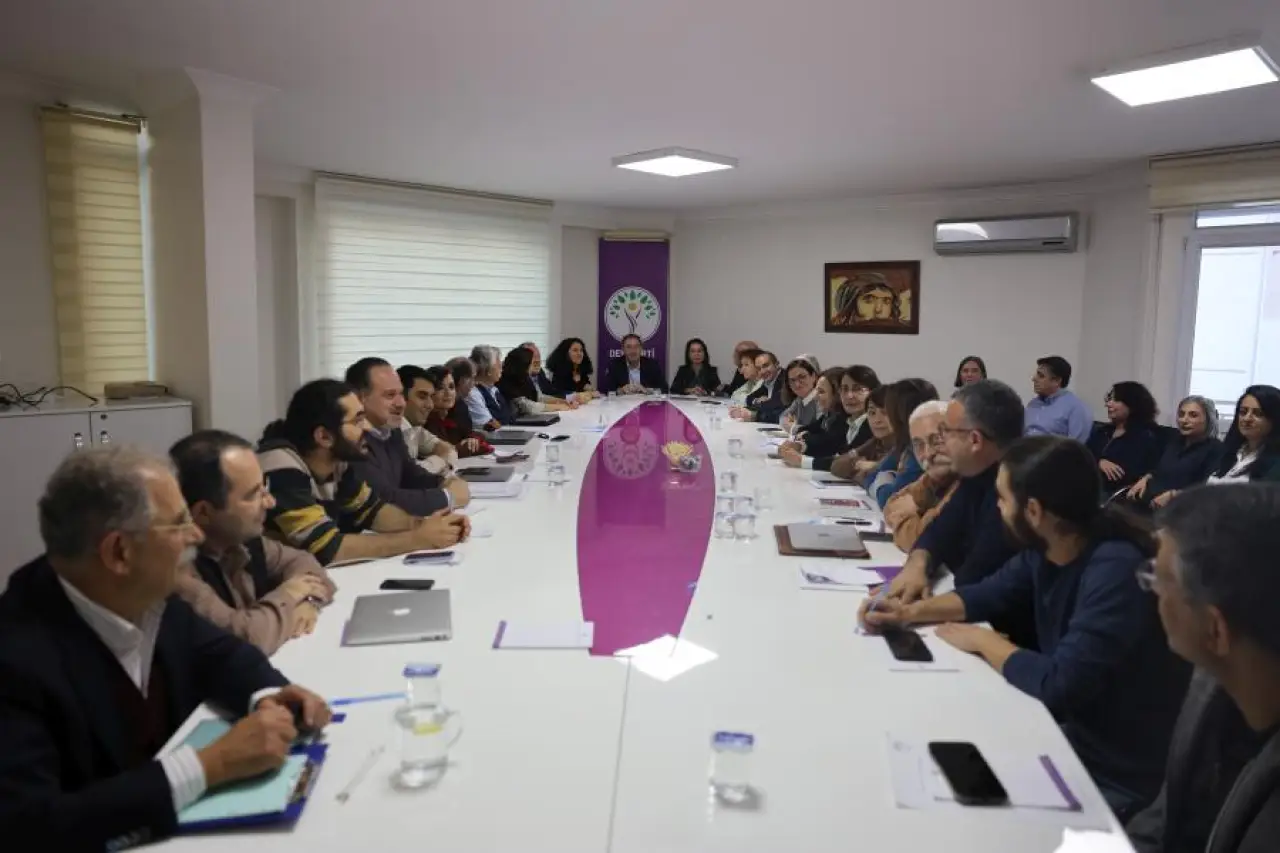 DEM Parti MYK'si 'süreç' gündemiyle toplandı