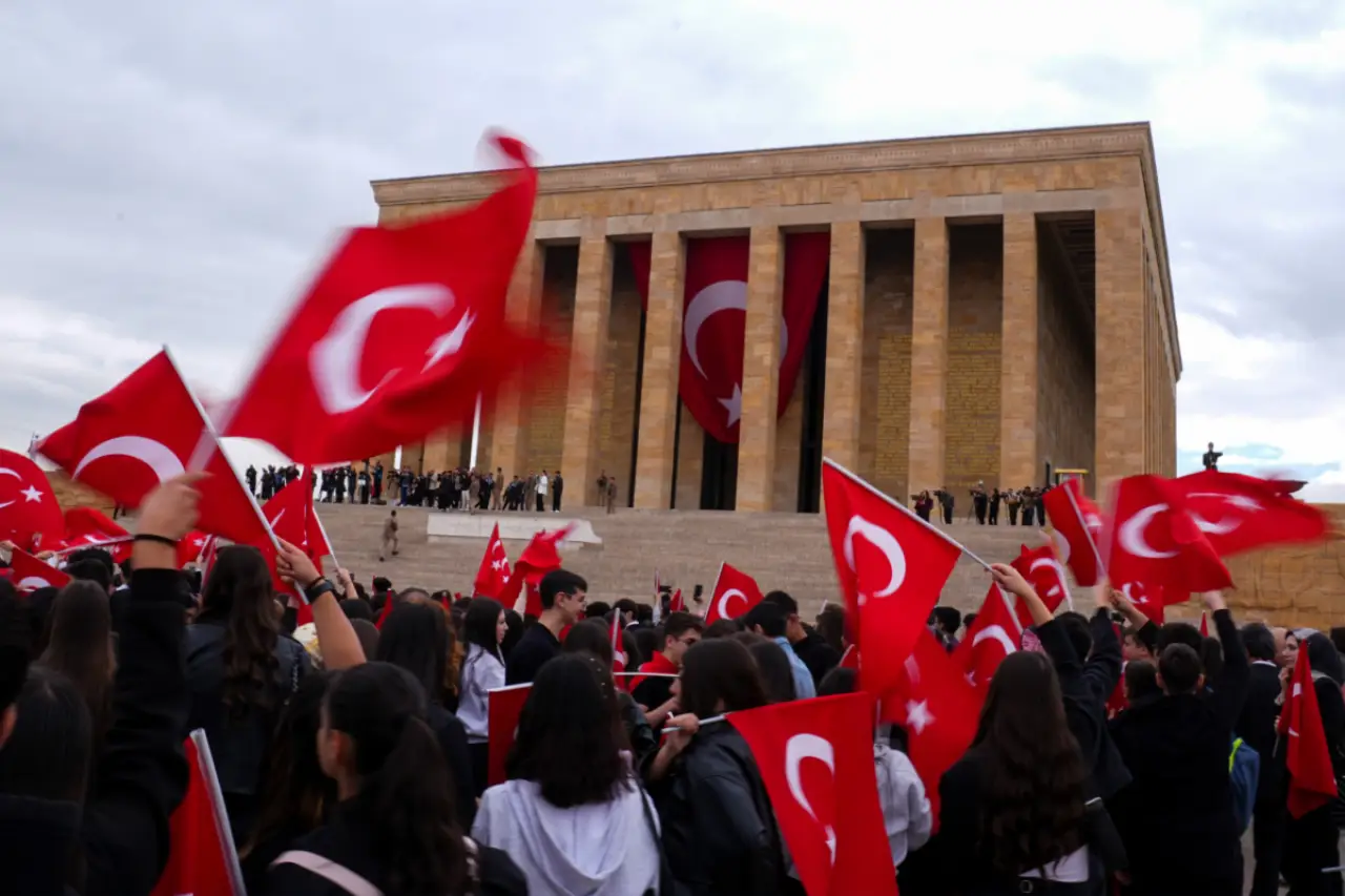 Bakanlardan ve siyasilerden 19 Mayıs mesajları