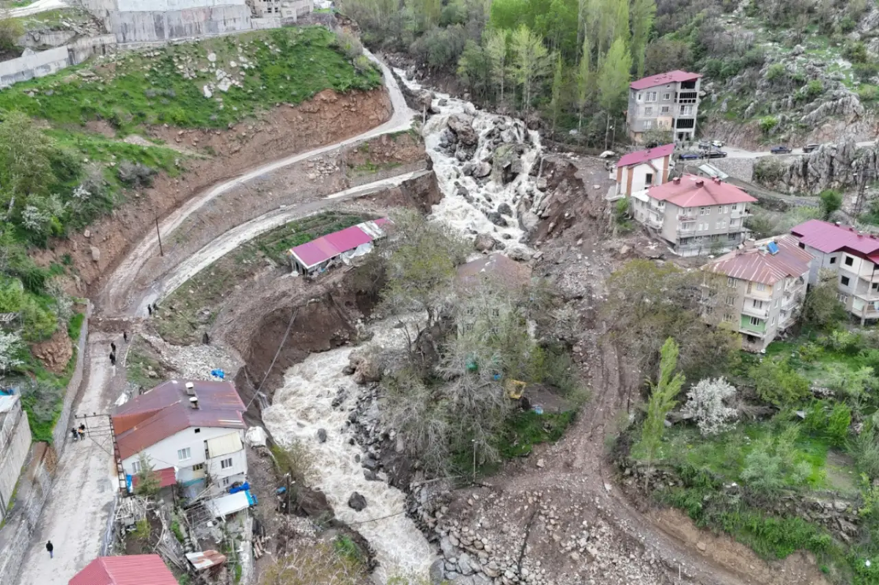 Beytüşşebap’ta sağanak ve kar erimesi sonrası dereler taştı: 20 ev tahliye edildi