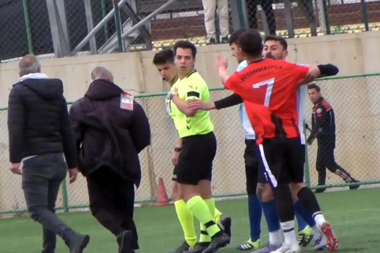 Futbolcu hakeme yumruk attığı için maç tatil edilmişti: Takımı hükmen mağlup sayıldı