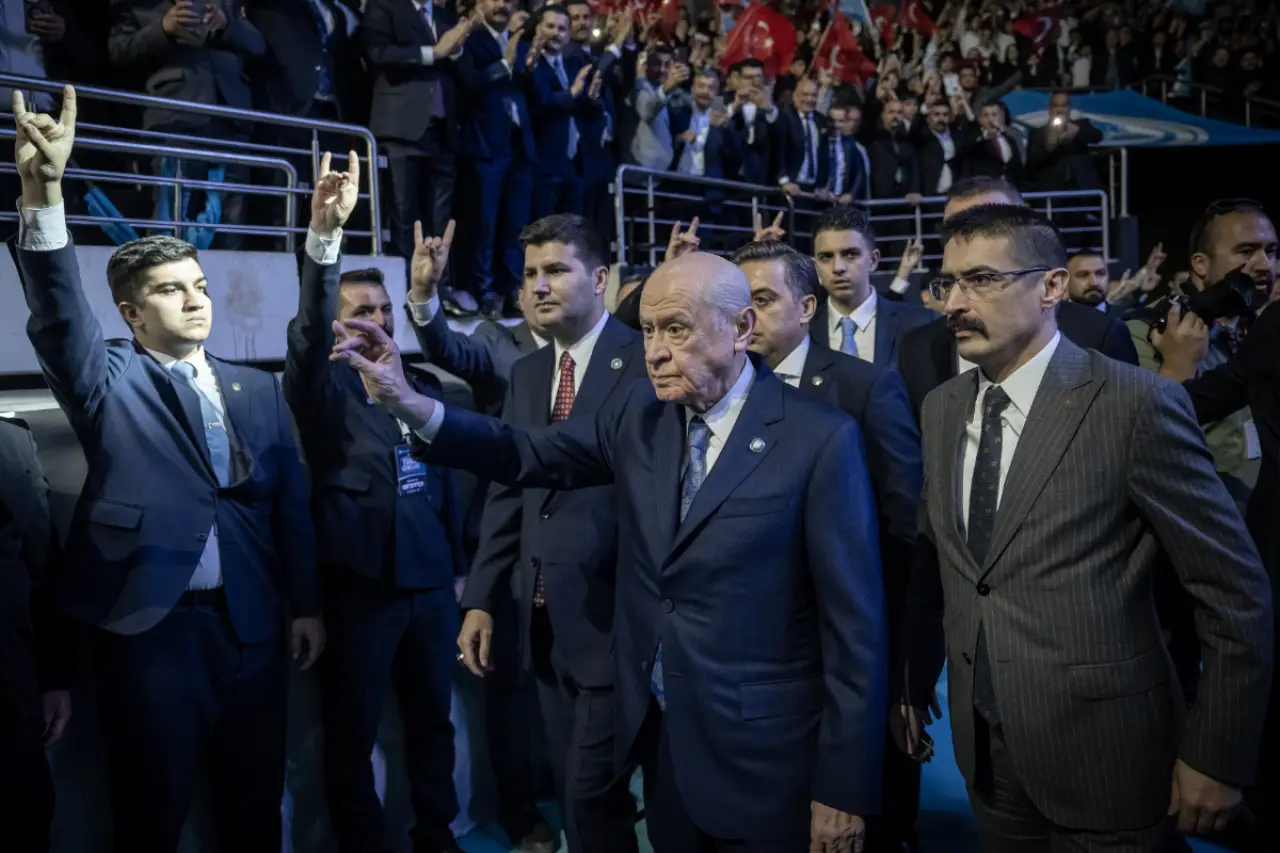 Ülkücü kurultayında 'Gündoğdu Marşı' çalındı: Bahçeli 'süreç' ve toparlanma çağrısı yaptı