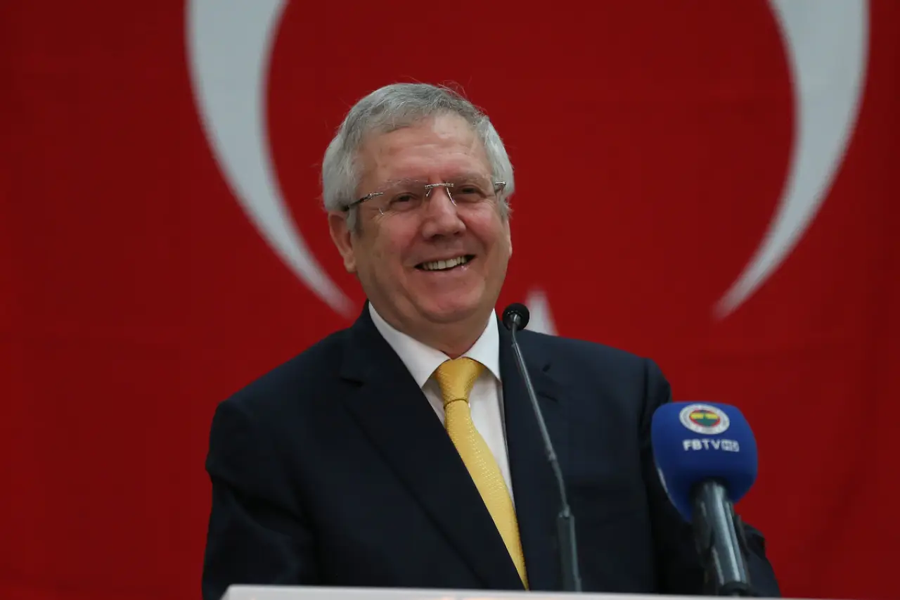 Fenerbahçe Başkan Adayı Aziz Yıldırım 'Konuşursam yer yerinden oynar' sözüne açıklık getirdi